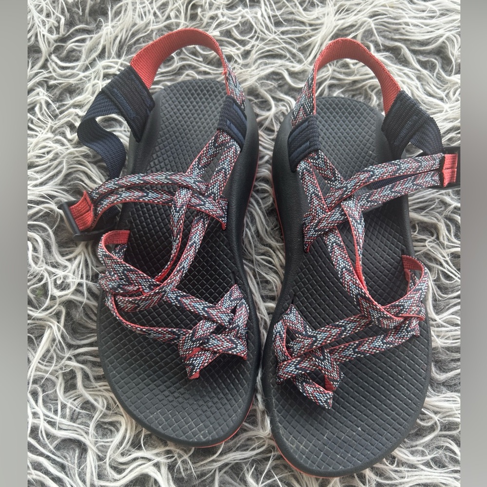CHACO Ladies SIZE 7 Sandals Classic Toe Loop   Strappy Hiking Water Navy Orange.
